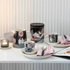 Arabia Mumin Tasse "Auf Abenteuer - Umzug" 30cl, Grau -Günstiges Tafelglanz Geschäft arabia mumin tasse auf abenteuer umzug 30cl grau 1