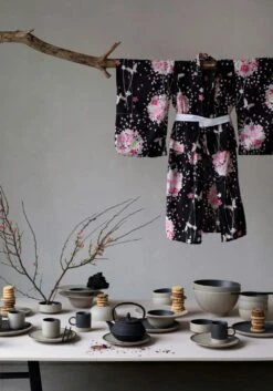 ByOn Fumiko Plate Small 20,5x2 Cm, Beige/Black -Günstiges Tafelglanz Geschäft byon fumiko plate small 205x2 cm beige black 1