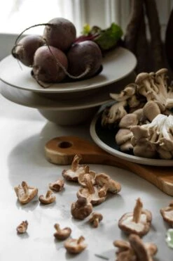 ByOn Fumiko Soup Plate 25x7,5 Cm, Beige/Black -Günstiges Tafelglanz Geschäft byon fumiko soup plate 25x75 cm beige black 2