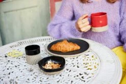 ByOn Swirl Tasse, Schwarz/Beige -Günstiges Tafelglanz Geschäft byon swirl cup black beige 2