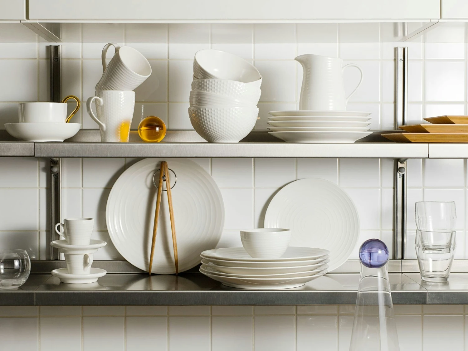 Design House Stockholm Blond Teller Gestreift 28 Cm, Weiß 3 Design House Stockholm Blond Teller Gestreift 28 Cm, Weiß – Bild 3