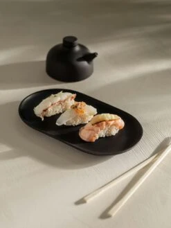 Design House Stockholm Sand Secrets Teller Länglich, Black Clay -Günstiges Tafelglanz Geschäft design house stockholm sand oval plate 5