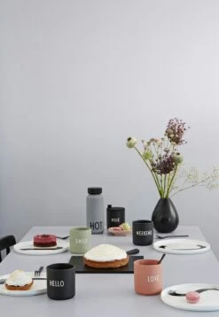 Design Letters Favourite Tasse 25 Cl, Smile -Günstiges Tafelglanz Geschäft design letters favourite tasse 25