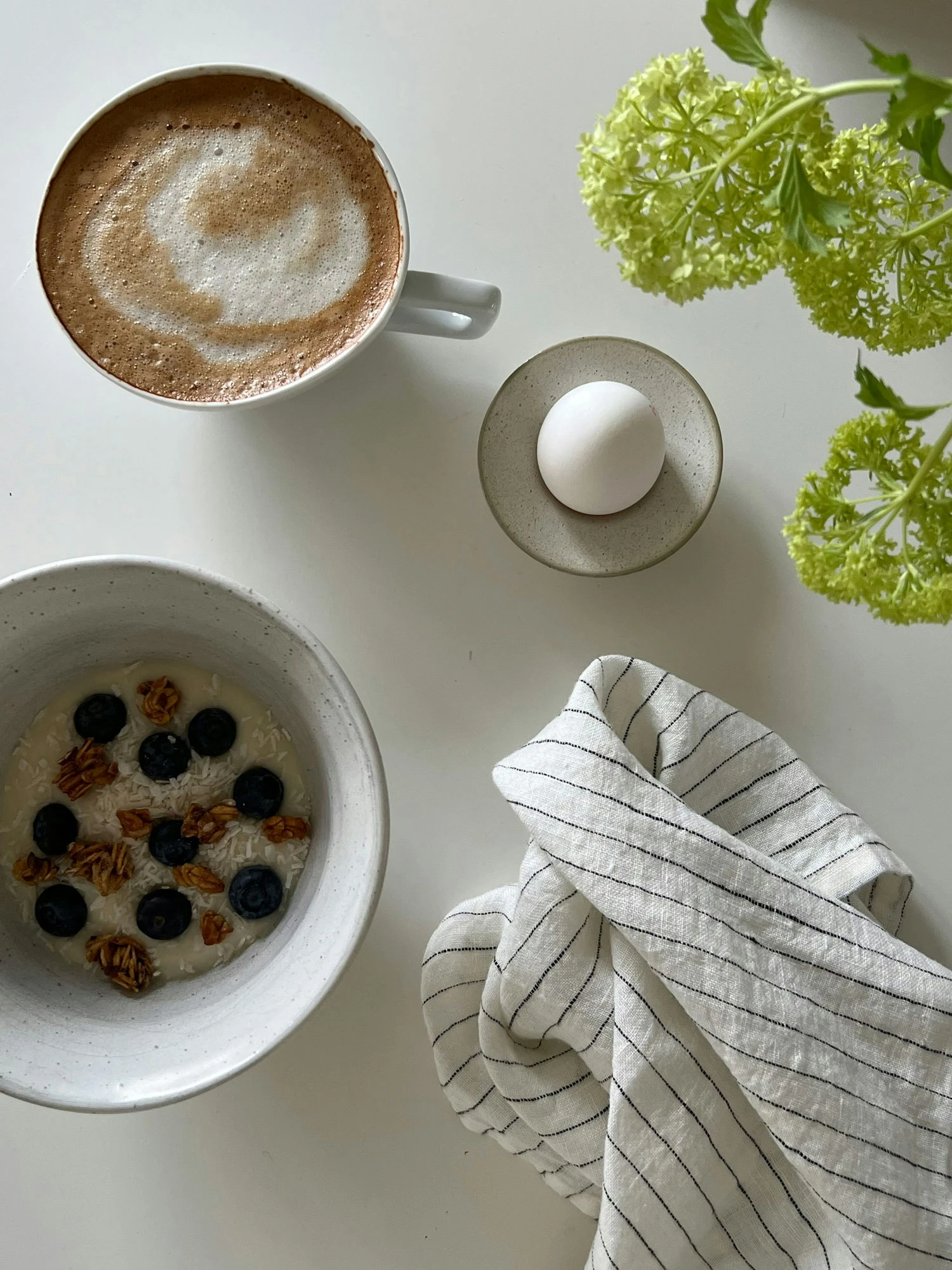 House Doctor Pion Eierbecher 4-er Set, Grau / Weiß 3 House Doctor Pion Eierbecher 4-er Set, Grau / Weiß – Bild 3