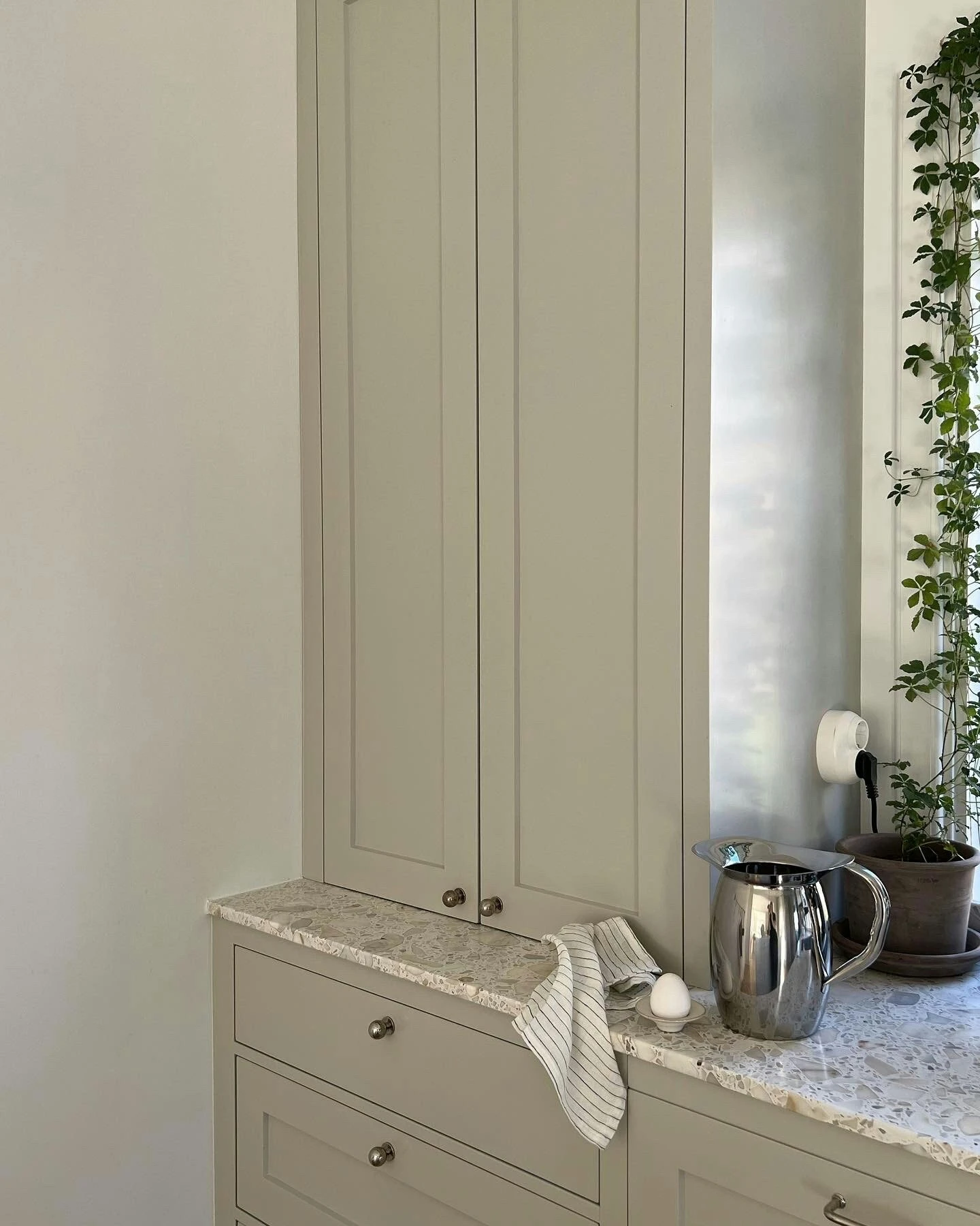 House Doctor Pion Eierbecher 4-er Set, Grau / Weiß 5 House Doctor Pion Eierbecher 4-er Set, Grau / Weiß – Bild 5