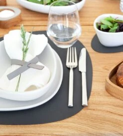 LIND DNA Curve Double Tischset L, Dunkelblau/ Schwarz -Günstiges Tafelglanz Geschäft lind dna curve double tischset l 37