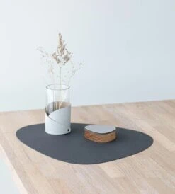 LIND DNA Curve Nupo Tischset L, 37x44 Cm/ Anthrazit -Günstiges Tafelglanz Geschäft lind dna curve nupo tischset l 37x44 cm 74