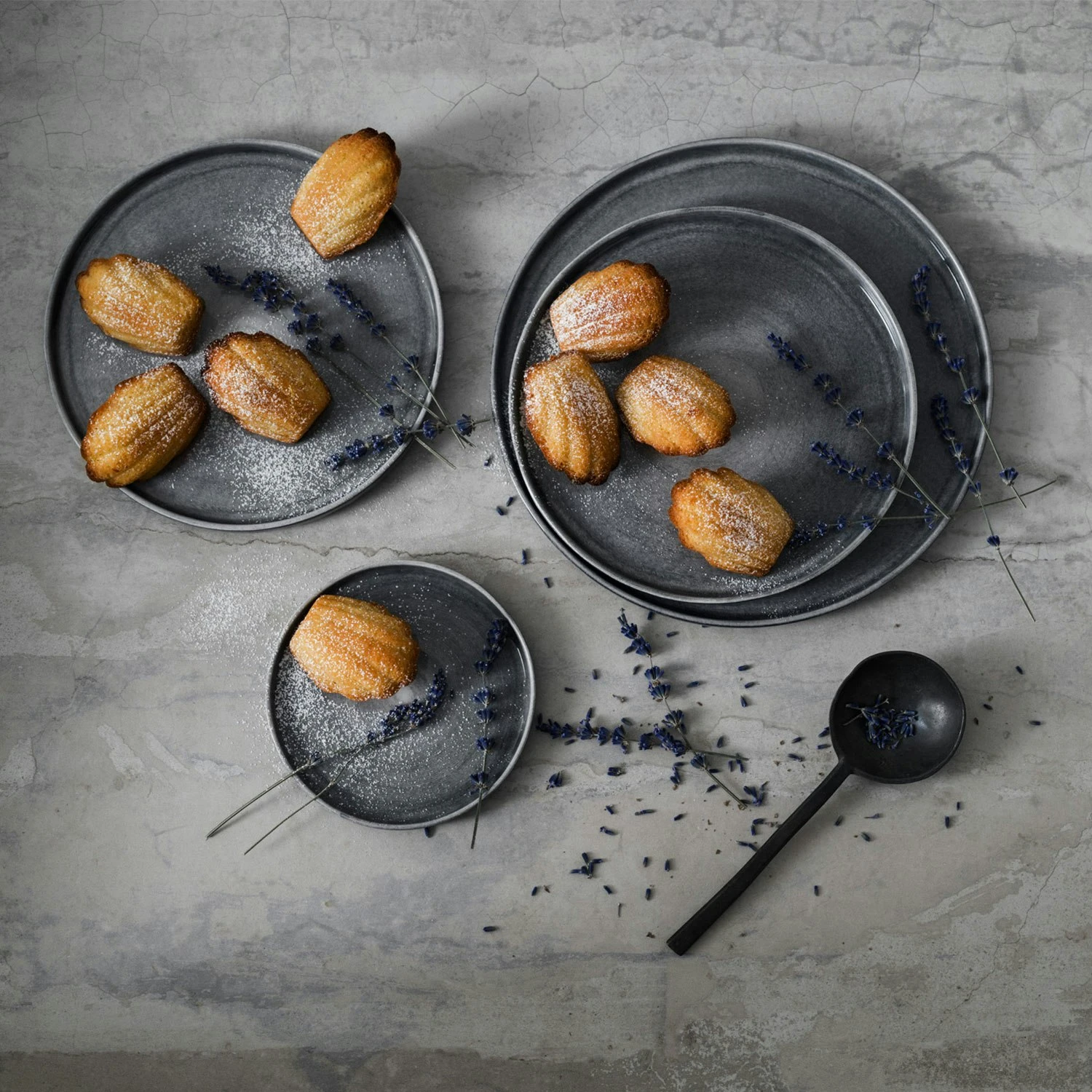 Mateus Sam Baron & Yatzer Teller 13cm, Grau 4 Mateus Sam Baron & Yatzer Teller 13cm, Grau – Bild 4