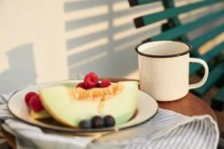 Sagaform Doris Teller Emaille Ø20 Cm, Beige -Günstiges Tafelglanz Geschäft sagaform doris enamel plate 3